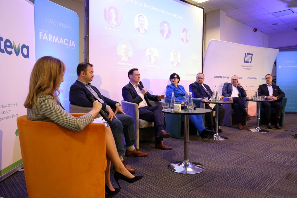 Dr Tomasz Han podczas debaty o bezpieczeństwie lekowym w ramach Jesiennego Sympozjum Przemysłu Farmaceutycznego